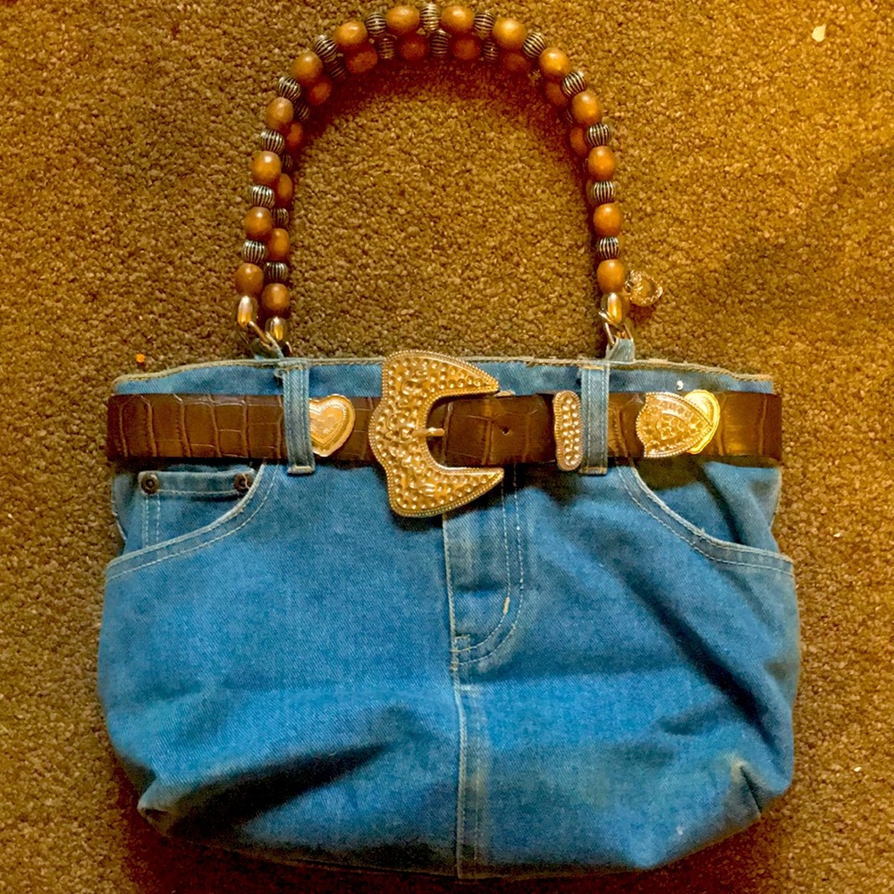 It’s a very nice purse and never used